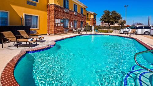 Imagen de la piscina del Hotel Best Western Fort Worth Inn and Suites. Foto 10