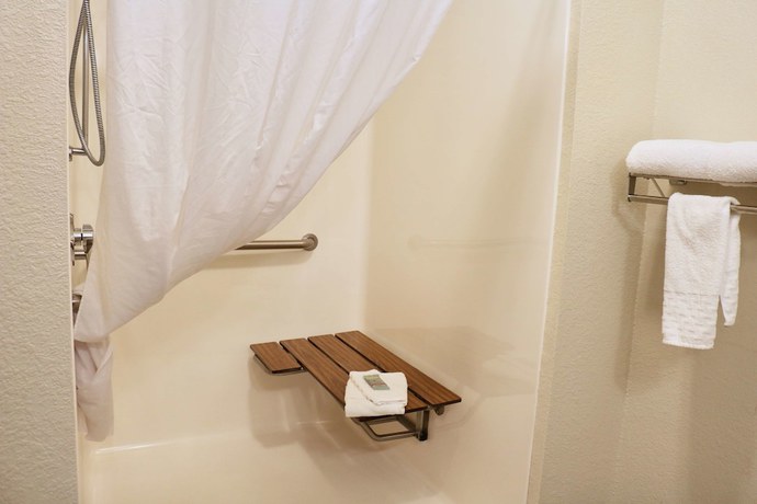 Imagen de la habitación del Hotel Best Western Fostoria Inn And Suites. Foto 12