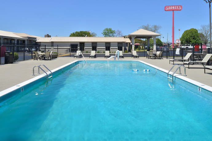 Imagen de la piscina del Hotel Best Western Franklin Inn. Foto 19