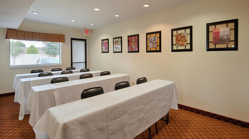 Imagen de los interiores del Hotel Best Western Garden Inn. Foto 14