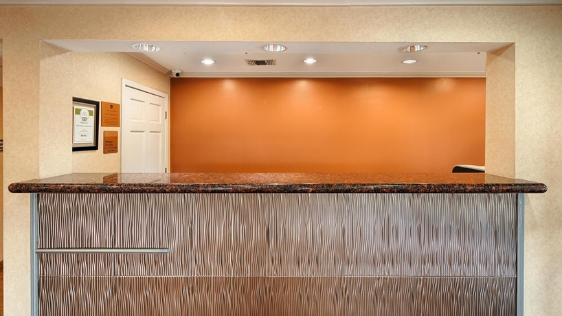 Imagen de los interiores del Hotel Best Western Garden Inn. Foto 15