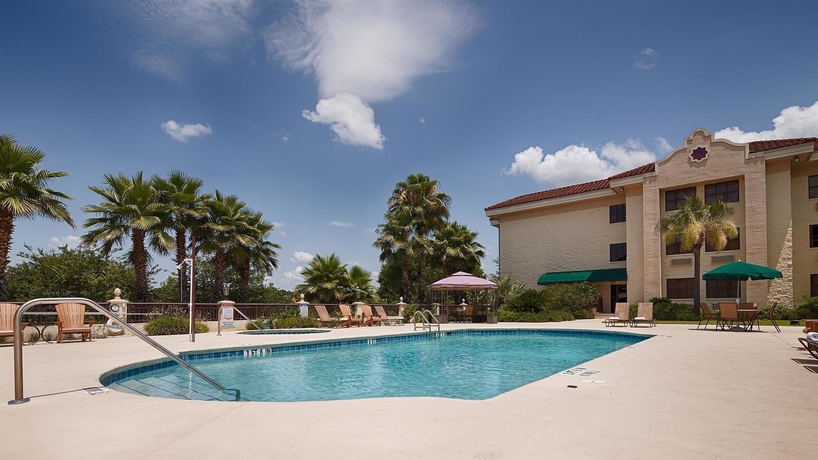Imagen de la piscina del Hotel Best Western Gateway Grand. Foto 15