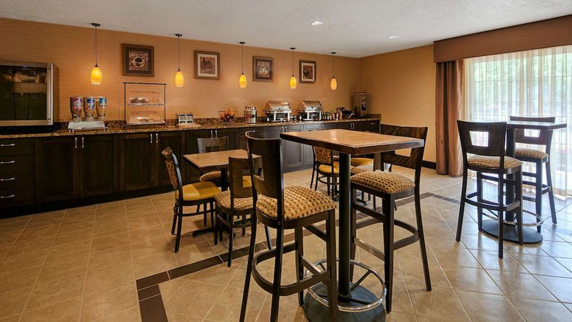Imagen del bar/restaurante del Hotel Best Western Grand Manor Inn. Foto 2