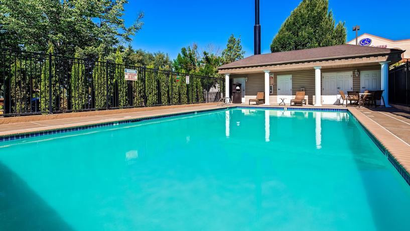Imagen de la piscina del Hotel Best Western Grand Manor Inn. Foto 19