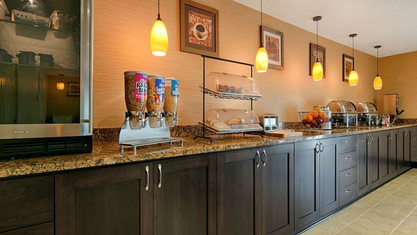 Imagen del bar/restaurante del Hotel Best Western Grand Manor Inn. Foto 3