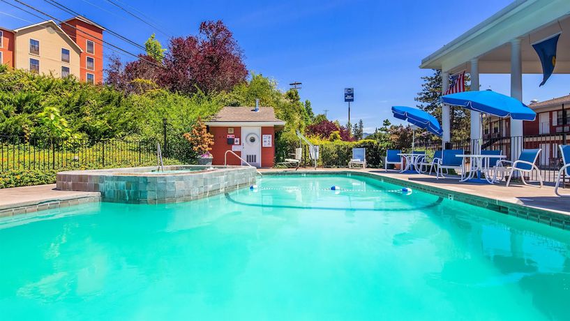 Imagen de la piscina del Hotel Best Western Grants Pass Inn. Foto 17