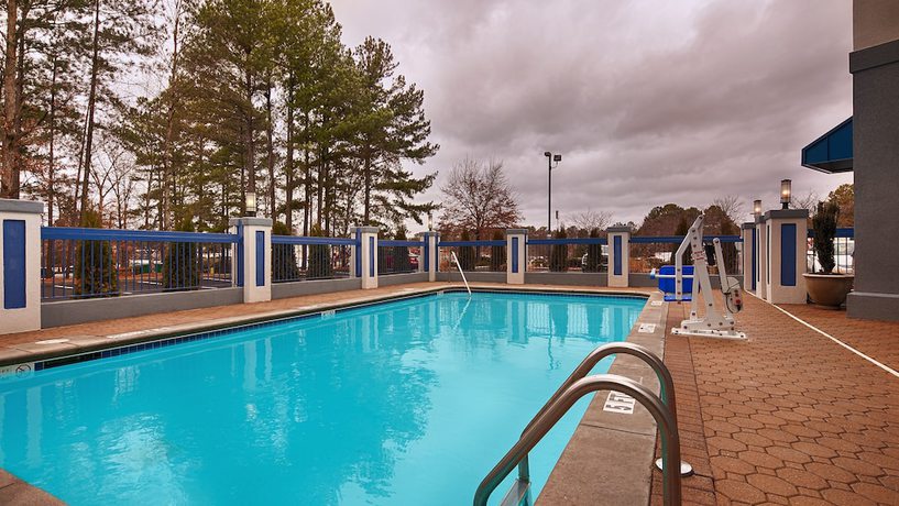 Imagen de la piscina del Hotel Best Western Gwinnett Center. Foto 20