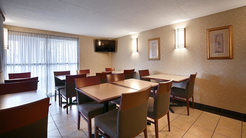 Imagen del bar/restaurante del Hotel Best Western Halton Hills. Foto 7
