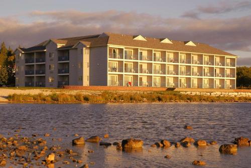 Imagen general del Hotel Best Western Harbour Pointe Lakefront. Foto 1