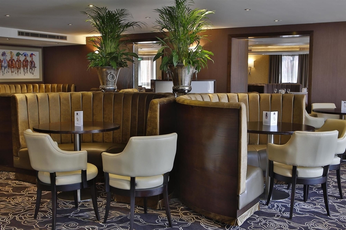 Imagen del bar/restaurante del Hotel Best Western Heath Court. Foto 10