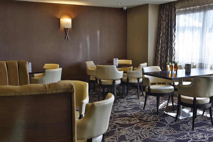 Imagen del bar/restaurante del Hotel Best Western Heath Court. Foto 11
