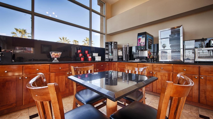 Imagen del bar/restaurante del Hotel Best Western Heritage Inn, Bakersfield. Foto 7