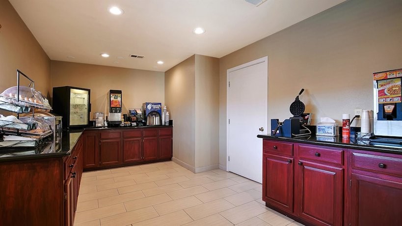 Imagen del bar/restaurante del Hotel Best Western Heritage Inn, Vacaville. Foto 3