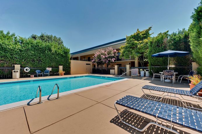 Imagen de la piscina del Hotel Best Western Hickory, Hickory. Foto 19