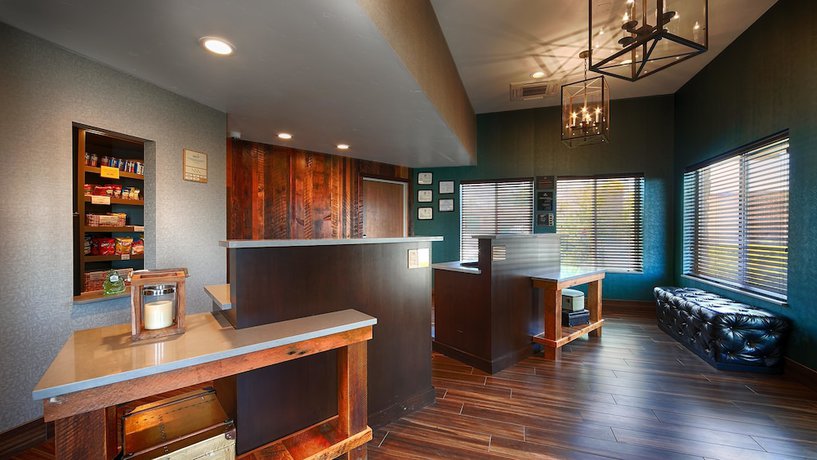 Imagen de los interiores del Hotel Best Western Hi-desert Inn. Foto 17