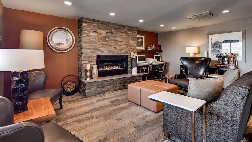 Imagen de los interiores del Hotel Best Western Hi-desert Inn. Foto 19