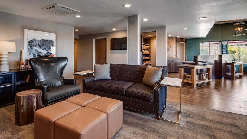 Imagen de los interiores del Hotel Best Western Hi-desert Inn. Foto 20