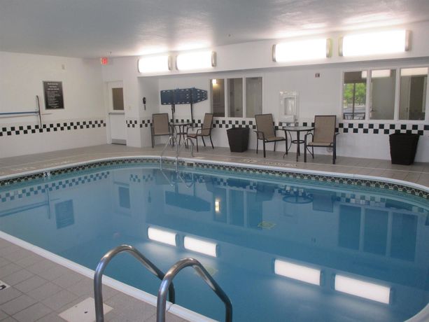 Imagen de la piscina del Hotel Best Western Hilliard Inn And Suites. Foto 16