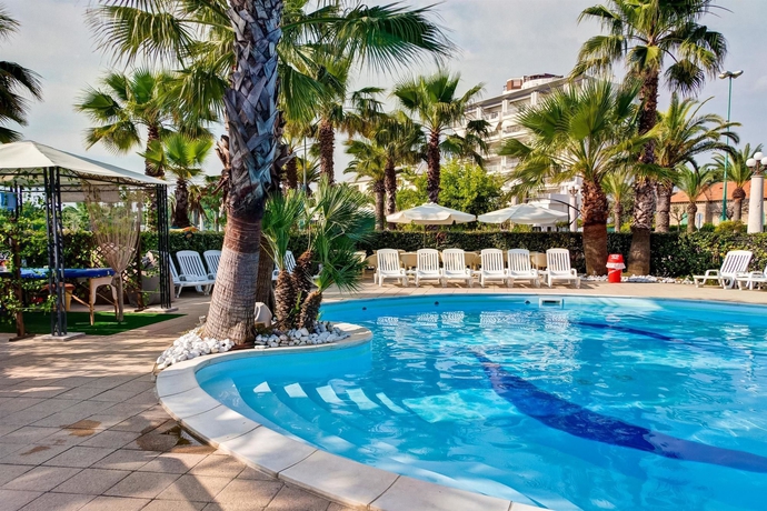 Imagen de la piscina del Hotel Best Western Hotel Europa. Foto 12