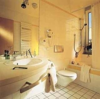 Imagen de la piscina del Hotel Best Western Hotel Im Forum Muelheim. Foto 10