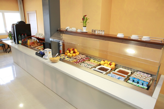 Imagen del bar/restaurante del Hotel Best Western Hotel & SPA Pau Lescar Aeroport. Foto 3