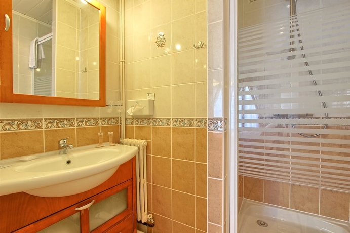 Imagen de la habitación del Hotel Best Western Ile De France. Foto 4