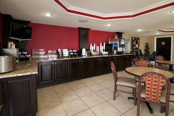 Imagen de la piscina del Hotel Best Western Inn, North Gate. Foto 15