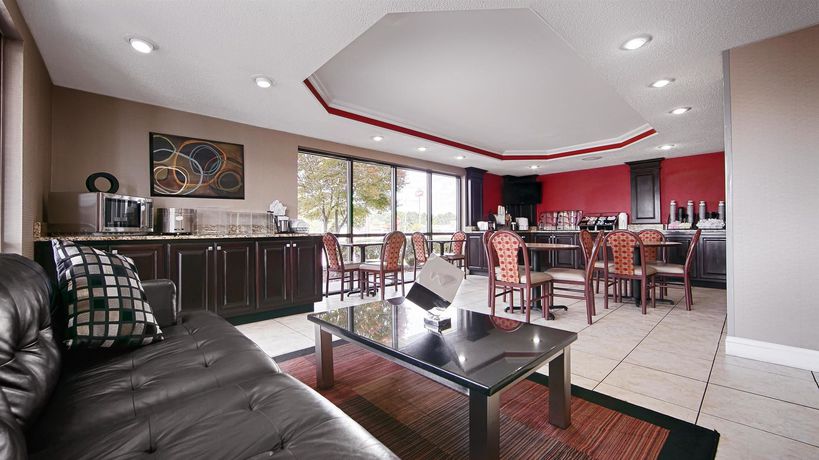 Imagen del bar/restaurante del Hotel Best Western Inn, North Gate. Foto 6