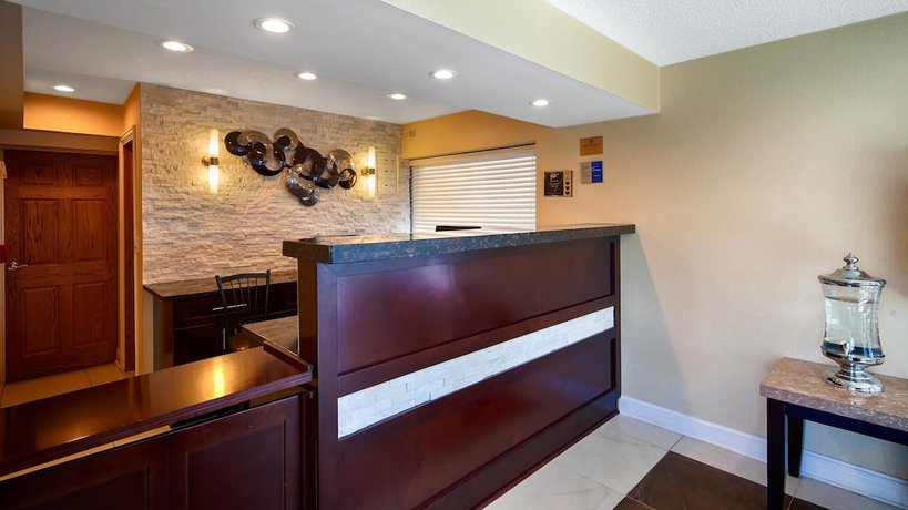 Imagen de los interiores del Hotel Best Western Inn Of St. Charles. Foto 19