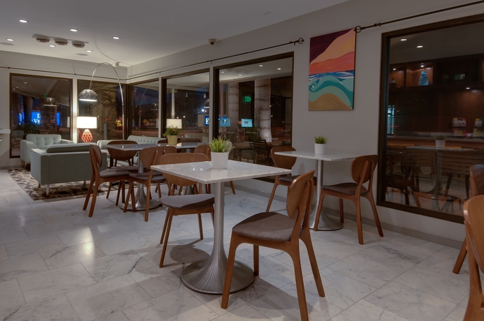 Imagen del bar/restaurante del Hotel Best Western Inn Of Ventura. Foto 3
