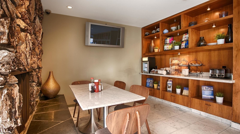 Imagen del bar/restaurante del Hotel Best Western Inn Of Ventura. Foto 5