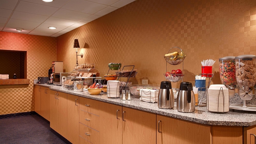 Imagen del bar/restaurante del Hotel Best Western Inn On The Avenue. Foto 4