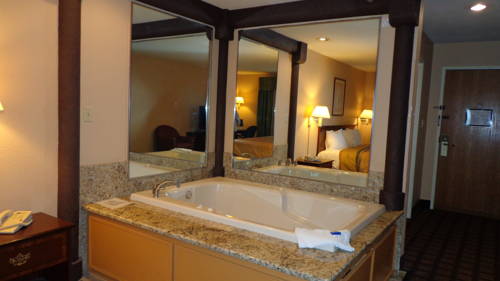 Imagen de la habitación del Hotel Best Western Inn & Suites Merrillville. Foto 16