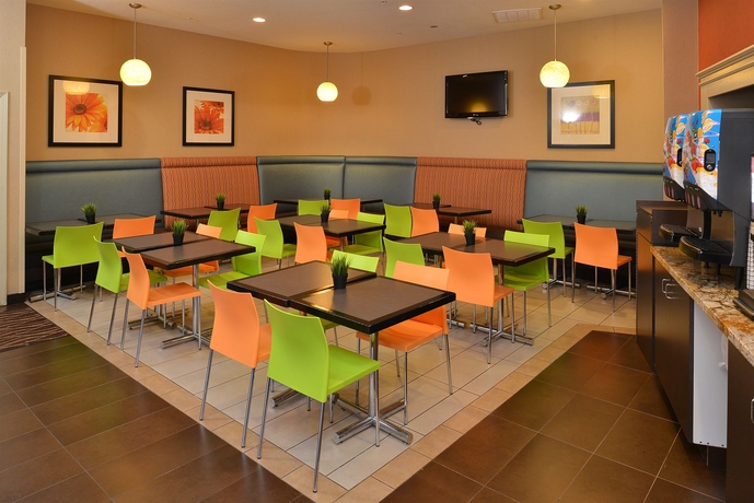 Imagen del bar/restaurante del Hotel Best Western Inn and Suites San Diego &ndash; Zoo/seaworld Area. Foto 3