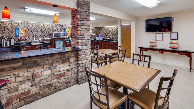 Imagen del bar/restaurante del Hotel Best Western Inn and Suites of Macon. Foto 2