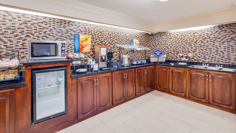 Imagen del bar/restaurante del Hotel Best Western Inn and Suites of Macon. Foto 3