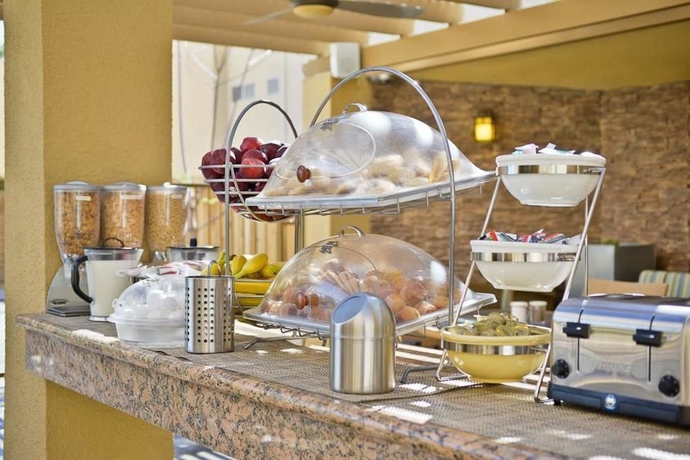 Imagen del bar/restaurante del Hotel Best Western Inn at Palm Springs. Foto 2