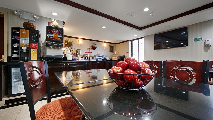 Imagen del bar/restaurante del Hotel Best Western JFK Airport. Foto 3