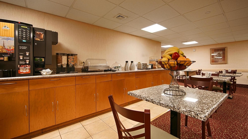 Imagen del bar/restaurante del Hotel Best Western Jamaica Inn. Foto 3