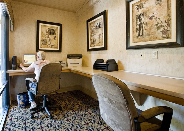 Imagen de los interiores del Hotel Best Western John Muir Inn. Foto 9