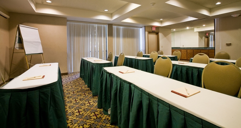 Imagen de los interiores del Hotel Best Western John Muir Inn. Foto 10