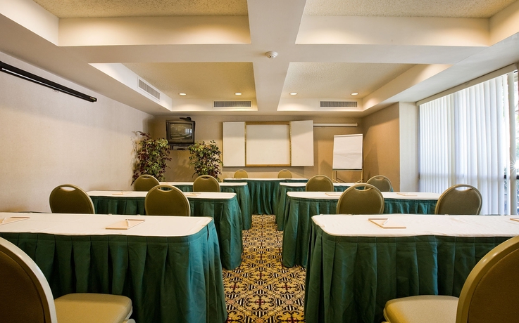 Imagen de los interiores del Hotel Best Western John Muir Inn. Foto 11