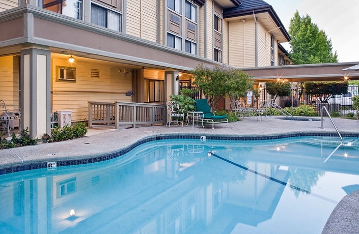 Imagen de la piscina del Hotel Best Western John Muir Inn. Foto 15