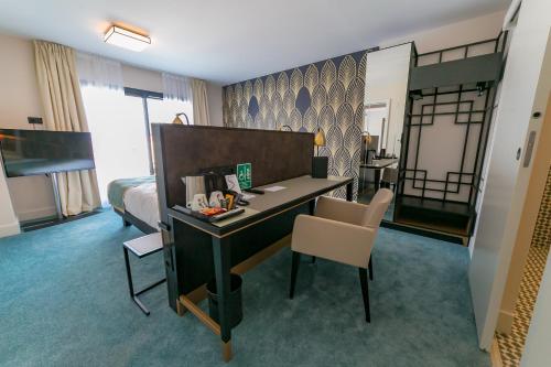 Imagen de la habitación del Hotel Best Western Journel Saint-laurent-du-var. Foto 7