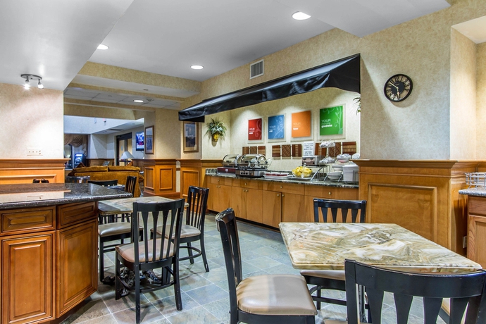 Imagen del bar/restaurante del Hotel Best Western Kenner. Foto 3