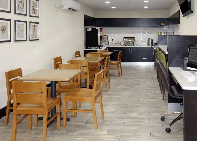 Imagen del bar/restaurante del Hotel Best Western Kennesaw. Foto 3