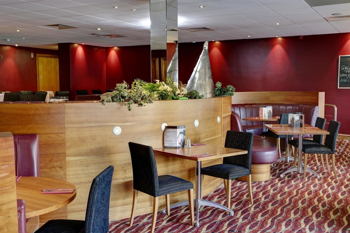 Imagen del bar/restaurante del Hotel Best Western Kings Manor. Foto 5