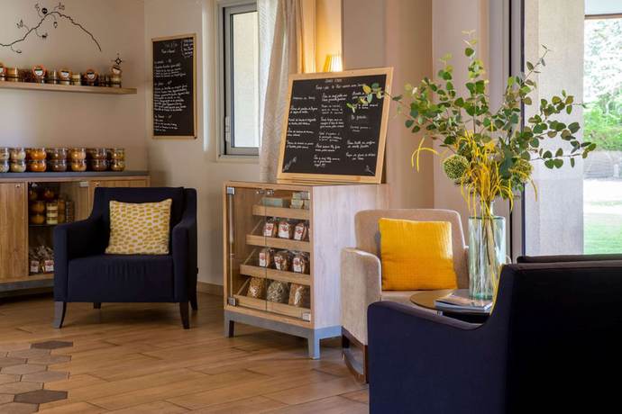 Imagen de los interiores del Hotel Best Western La Porte des Ch&acirc;teaux. Foto 19