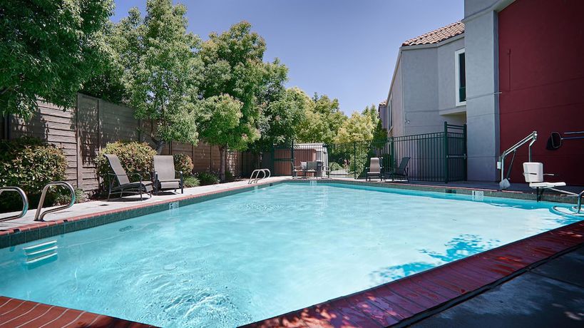 Imagen de la piscina del Hotel Best Western Lanai Garden Inn And Suites. Foto 20