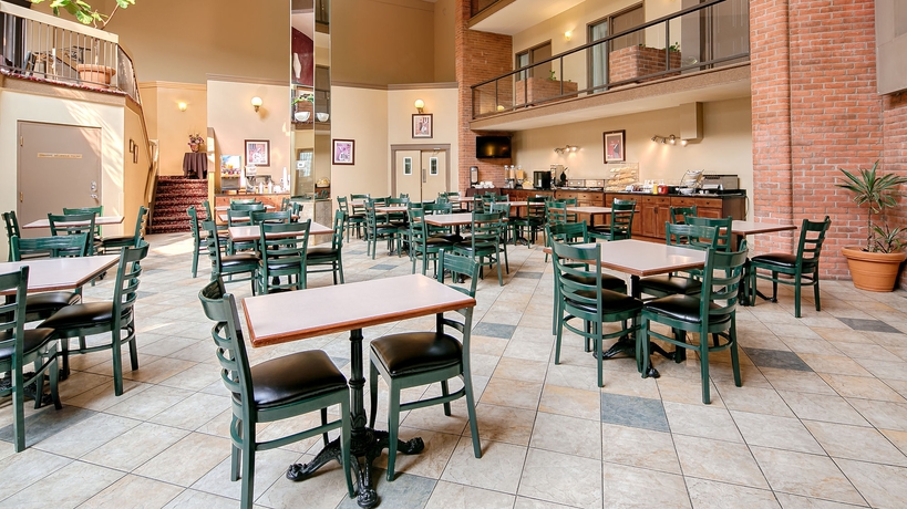 Imagen del bar/restaurante del Hotel Best Western Laval-montreal. Foto 2